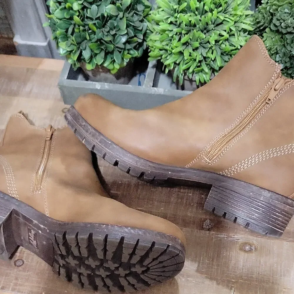 Vintage 7 Eight Chelsea Ankle Boots Women's Sz 8.5 Tan Honey Brown Booties